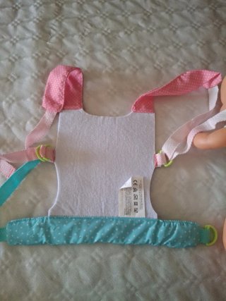Nenuco con mochila portabebés