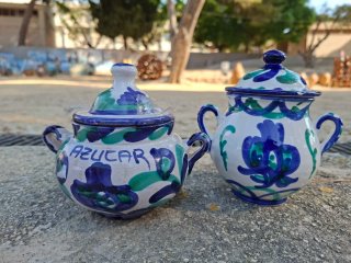 Salero y azucarero de cerámica pintado