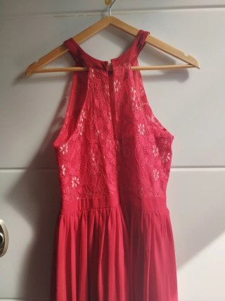 Vestido rojo con encaje