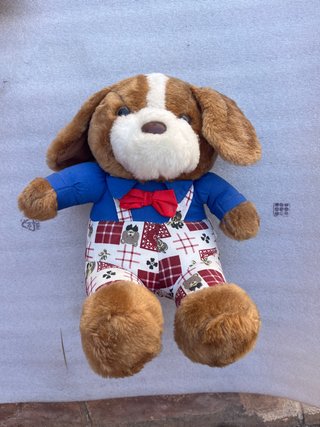 Peluche perro con pajarita y peto