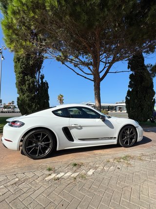Porschd Cayman 718 T 2020