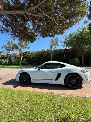 Porschd Cayman 718 T 2020