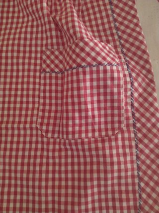 Delantal cuadros rojo y blanco