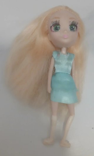 Muñeca estilo Rainbow High pequeña