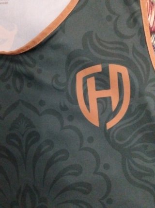 Camiseta tirantes Sanus verde y oro