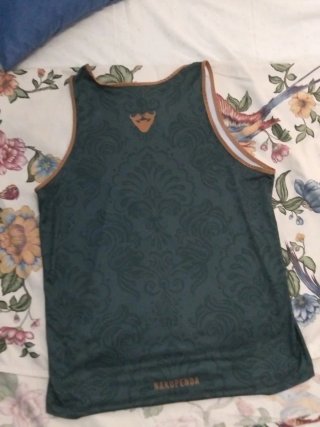 Camiseta tirantes Sanus verde y oro