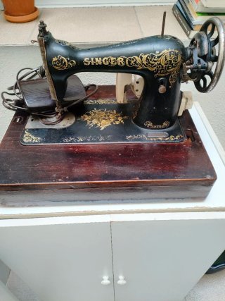 Máquina de coser Singer antigua