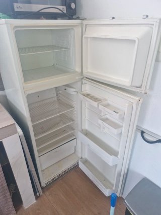 Nevera blanca con congelador