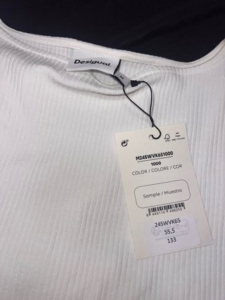 Vestido blanco con estampado desigual