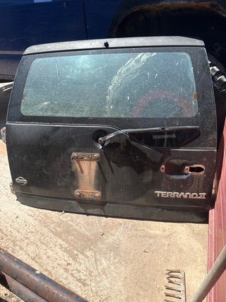Portón Nissan Terrano II