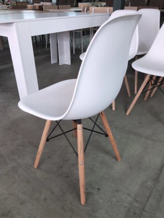 Silla Nórdica Blanca y Madera