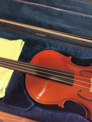 Violín 3/4 marca hora