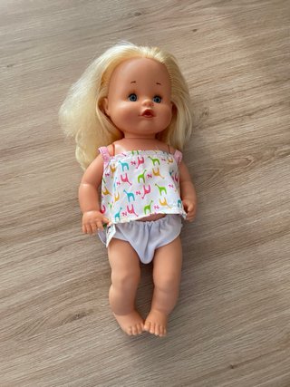 Muñeca Nenuco con ropa y accesorios