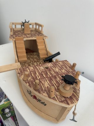 Barco de madera decorativo
