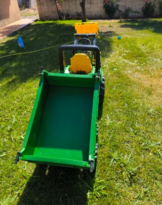 Tractor John Deere a pedales con remolque