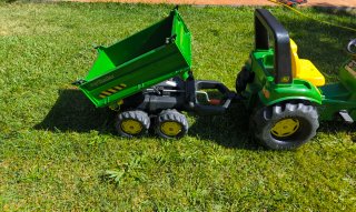 Tractor John Deere a pedales con remolque
