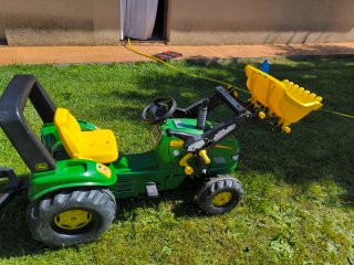 Tractor John Deere a pedales con remolque