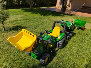 Tractor John Deere a pedales con remolque