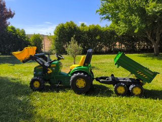 Tractor John Deere a pedales con remolque