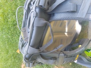 Mochila Altus Edelweiss Pro 30L y protecyor lluvia