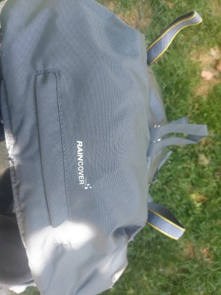 Mochila Altus Edelweiss Pro 30L y protecyor lluvia