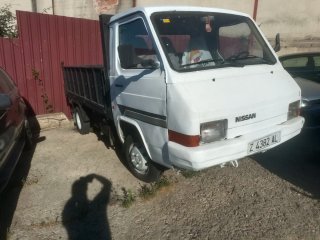 Nissan Trade 2000