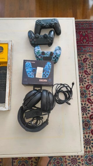 PS4 Slim 1TB Completa: Mandos y Auriculares