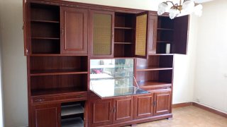 Mueble de salón madera y cristal