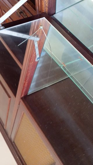 Mueble de salón madera y cristal