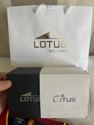 Reloj Lotus Negro y Plateado