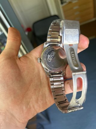 Reloj Lotus Negro y Plateado