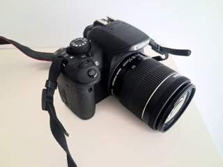 Canon EOS 700D + Objetivo Kit EF-S 18-55mm