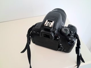 Canon EOS 700D + Objetivo Kit EF-S 18-55mm