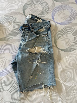 Pantalón vaquero corto Pull&Bear desgastado