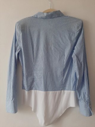 Camisa entallada Zara rayas azul y blanco