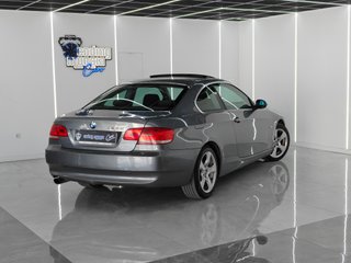 BMW Serie 3 E92 320d con techo y pantalla tácil!