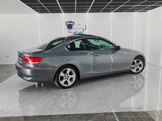 BMW Serie 3 E92 320d con techo y pantalla tácil!