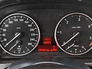 BMW Serie 3 E92 320d con techo y pantalla tácil!