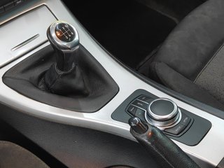 BMW Serie 3 E92 320d con techo y pantalla tácil!