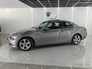 BMW Serie 3 E92 320d con techo y pantalla tácil!