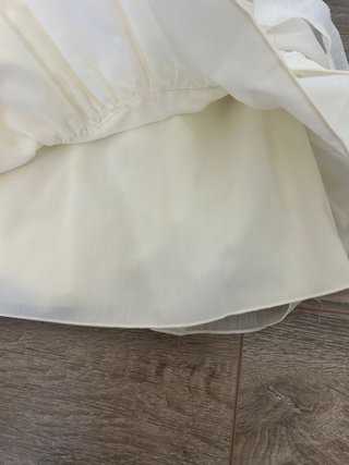 Vestido de ceremonia blanco roto niña marca lilas.