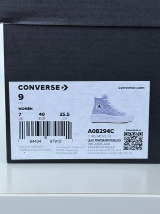 Zapatillas Converse lila nuevas. Talla 40