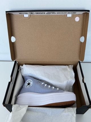 Zapatillas Converse lila nuevas. Talla 40