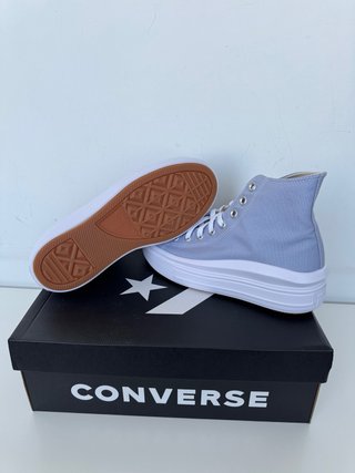Zapatillas Converse lila nuevas. Talla 40