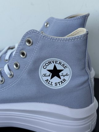 Zapatillas Converse lila nuevas. Talla 40