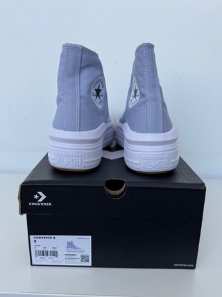 Zapatillas Converse lila nuevas. Talla 40