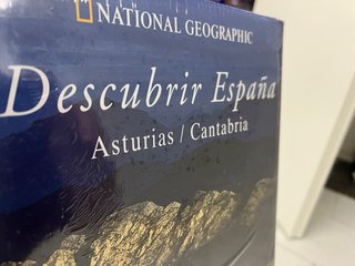 Seis libros precintados  de National Geographic
