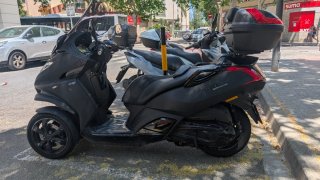 Peugeot Metropolis BLACK EDITION- Maxi Scooter