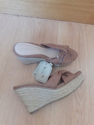 Sandalias cuña esparto lazo marrón