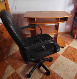Escritorio mesa ordenador madera, regalo el sillon